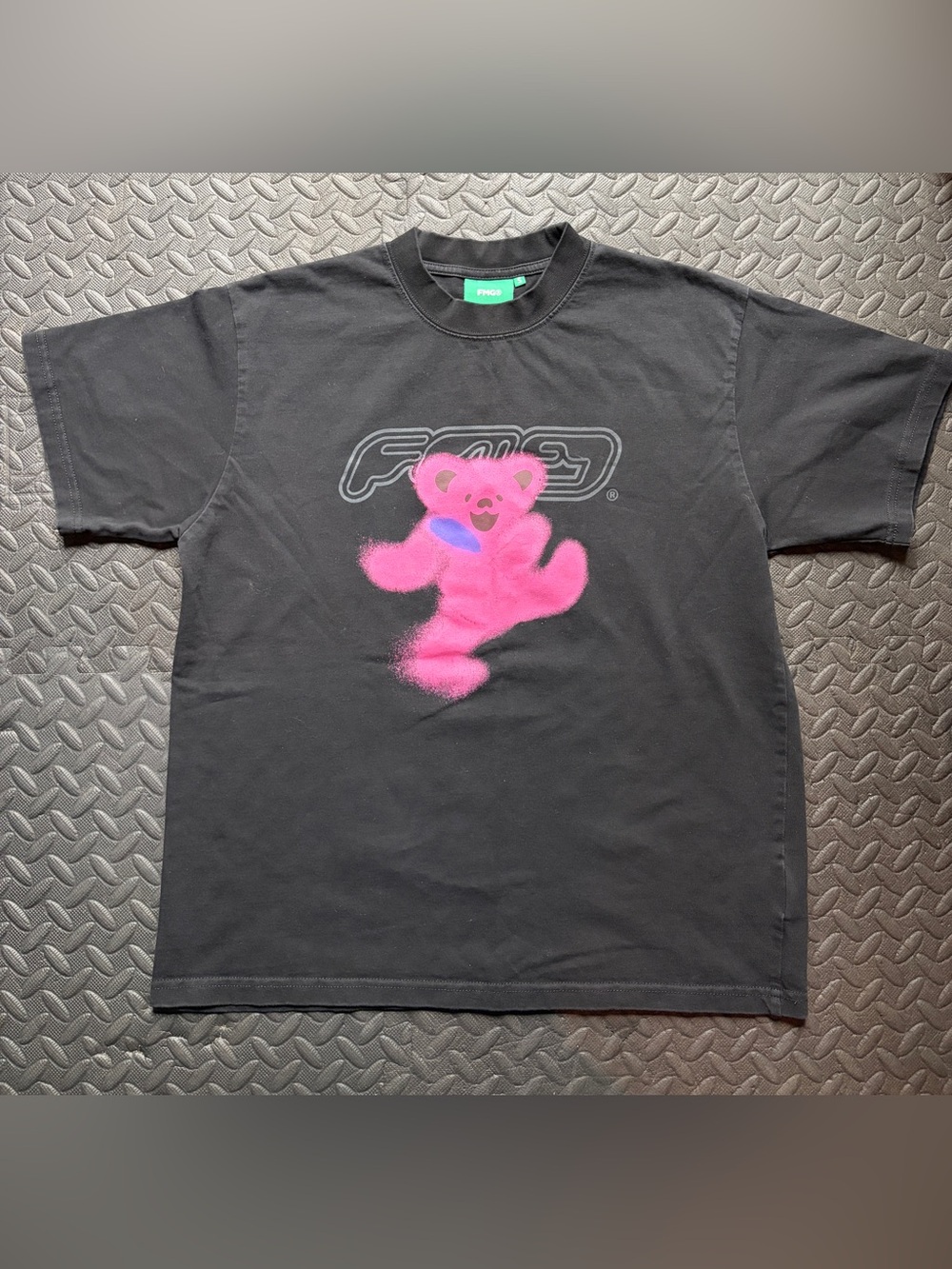 Black Short-Sleeve Tee with Pink Bear Graphic - Casual Streetwear